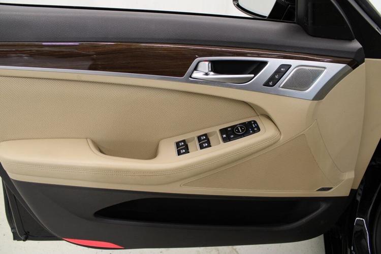 2018 Victoria Black Genesis G80 3.8