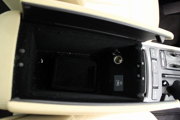 2018 Victoria Black Genesis G80 3.8